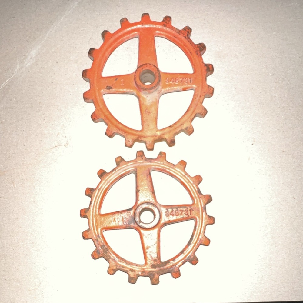 Pair of Orange Metal Gears 348781 for Grain Drill or Planter