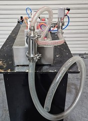 Semi automatic Pneumatic Piston Liquid Filling Machine 100-1000ml Filling Range