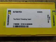2 New Kennametal NJF3007R24 KC5025 carbide top notch threading insert