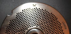 Hubert L&W Meat Grinder Plate Die Size #56 6″ diameter 7/64″ holes & Hub