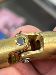 QTY 1 UNKNOWN MAKER SOLID BRASS UNIVERSAL JOINT 1/4″ BORE BOTH ENDS 2 SET SCREWS