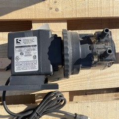 Stenner 45M5 Quality Chemical Feeders 25 PSI 120 Volts 1.7amps 1.72 bar