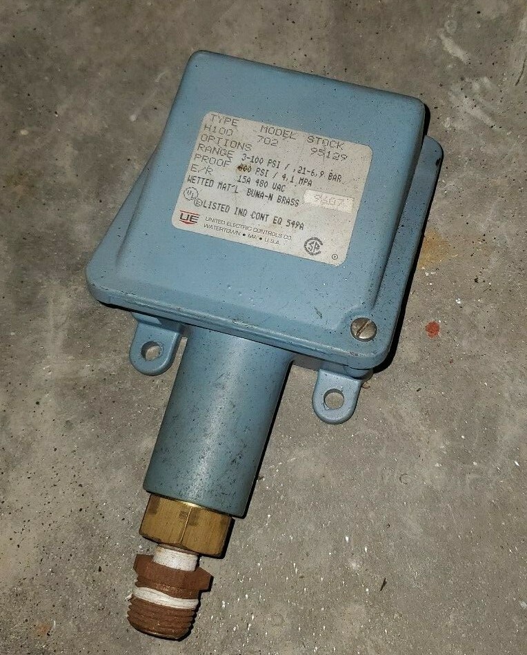 United Electric Controls Company Pressure Switch H100-702