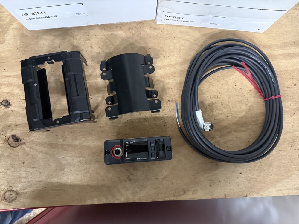 Bundle!! NEW Keyence FD-Q50C Clamp-On Flow Sensor Flow Meter AND OP-87641 cable.