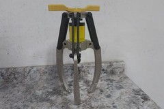 Enerpac LGHMS310 3 Jaw 5 Ton Capacity Hydraulic Puller Set w/out Pump