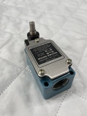 HONEYWELL MICRO SWITCH 1LS2 Enclosed Limit Switch,Snap Action micro switch