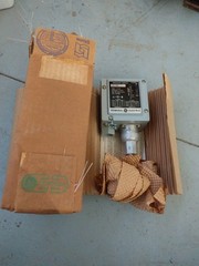 GE CR127B1 120-600V 1-115 psi Pressure Switch in NEMA 13 Enclosure BRAND NEW NOS