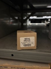 NEW CUTLER-HAMMER NO YELLOW FLUSH MOMENTARY PUSH BUTTON 10250T104-53