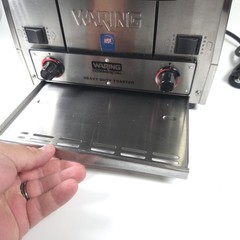 Waring Commerical WCT855 four slice bread/bagel toaster. 240VAC, 2700W w/ Plug