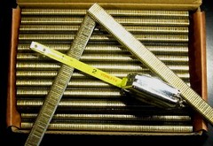 18 gauge 1/4″ Narrow Crown Staples 5000/bx Galvanized Chisel Point 5/8″ long