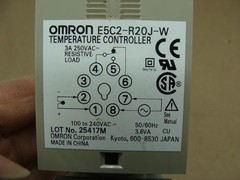 OMRON TEMPERATURE CONTROLLER E5C2-R20J-W 3A 250VAC 0-400°F W/5X852N BASE