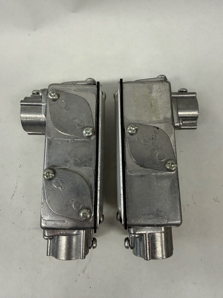 New Lot of 2 Arlington 931-1 3/4” Aluminum Conduit Body 5-in 1 Combo Wet Loc