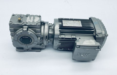 SEW-EURODRIVE SA47 DRN80M4 Gearbox 17.62:1-Ratio 1hp 230/460V IP54 3ph 1-1/4″-B
