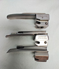 Laryngoscope Pieces – 2 Handles and 25 Blades – Sizes 0, 2 and 3 – Parts Only