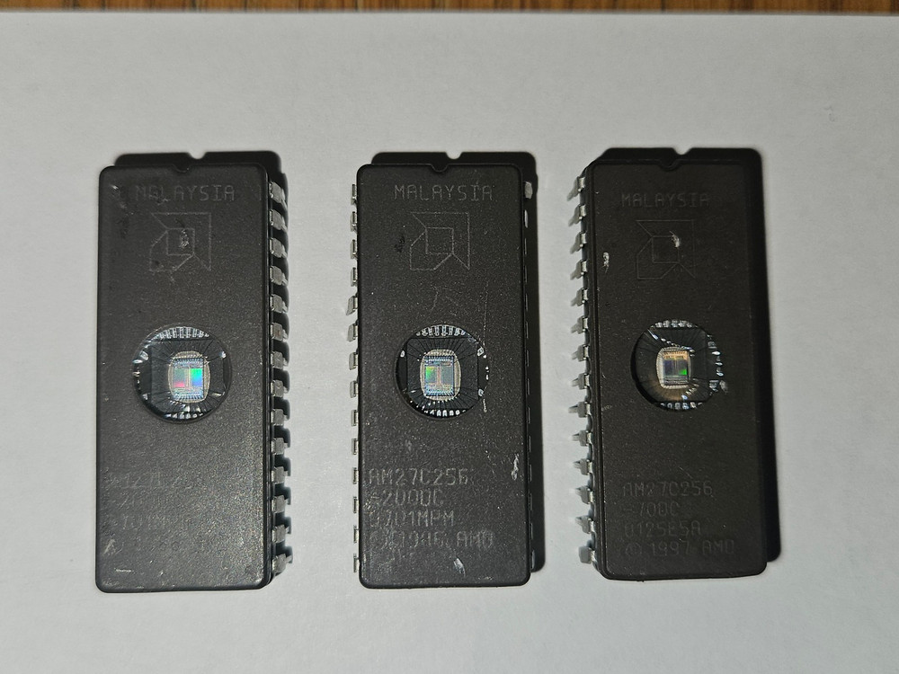 3 PCS TOTAL AMD 256KBIT UV EPROM Qty 2 AM27C256-200DC Qty 1 AM27C256-70DC