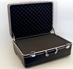 221609H – PLATT LUGGAGE – HEAVY-DUTY POLYETHYLENE CASE WITH WHEELS AND TELESCOPI