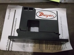 NEW IN PKG DWYER CCS-211150 AC CURRENT SWITCH (WL10-3)