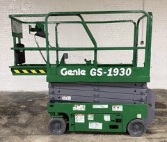GENIE GS-1930 *443 Hours *NEW BATTERIES, 26 WORKING HEIGHT ELECTRIC SCISSOR LIFT