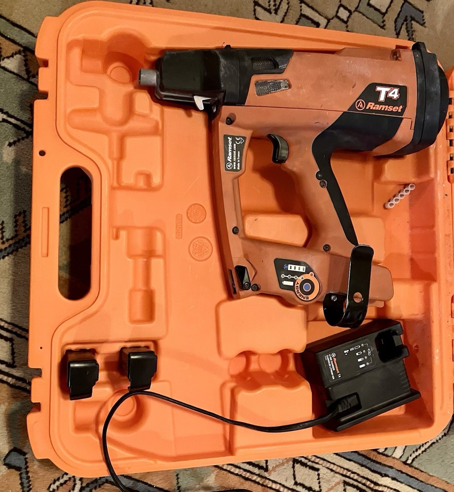 RAMSET T4 NAIL GUN KIT, GAS TOOL, CORDLESS, 2 BATTERIES, CASE AND CHARGER