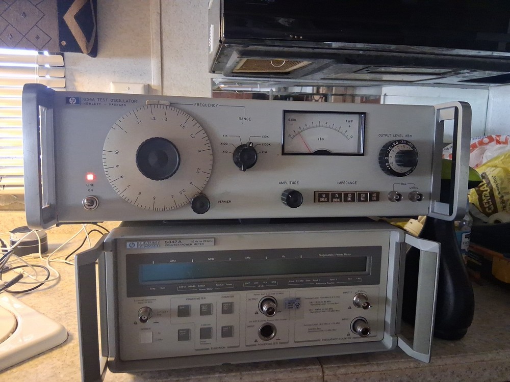 HP 654A Test Oscillator