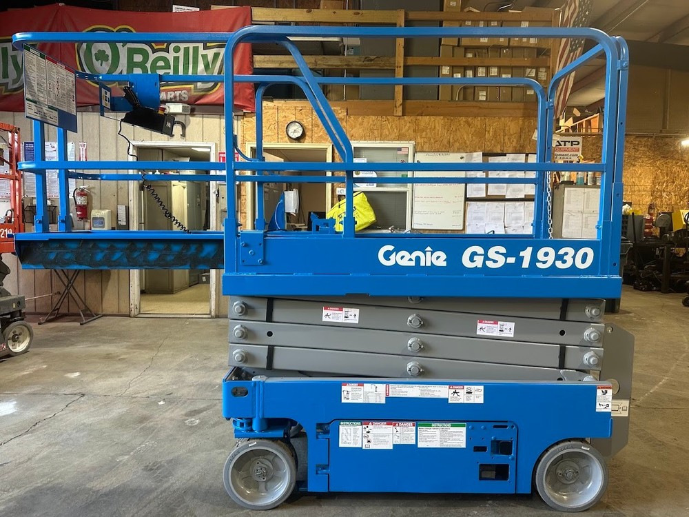 2014 GENIE GS-1930 ELECTRIC SCISSOR LIFT NARROW WIDTH VERTICAL GENIE MANLIFT