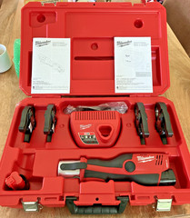 MILWAUKEE M12 FORCE LOGIC PRESS TOOL KIT WITH 4 JAWS #2473-22 *SLIGHTLY USED*