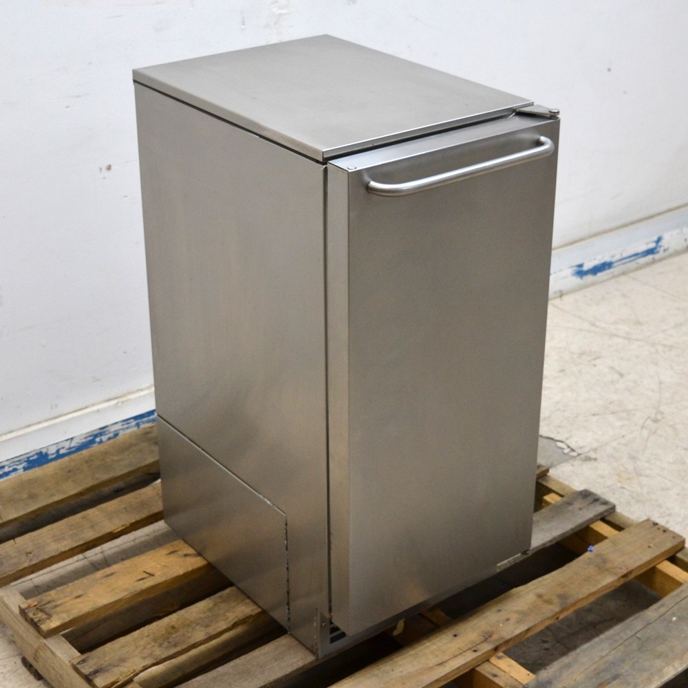 Scotsman CU50PA-1A Stainless Undercounter Ice Maker 65 lbs/24hr 115V 60hz 1PH