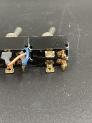 Carling Toggle Switch 10A, 250V AC 15A 125V AC 3/4 HP 125-250V AC Lot 4