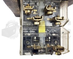 ALLEN BRADLEY 800P-F2CB /E SWITCH W/ (2) 800T-XA /D W/ 800T-XD1 /D *READ*