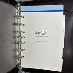 Franklin Covey Day 1 One Brown CLASSIC Planner Zips Handles 7 Rings Faux Leather