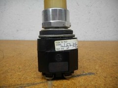 Allen Bradley 800T-PT16 Ser N Illuminated Pushbutton 120V 50/60Hz 800T-XA Contac