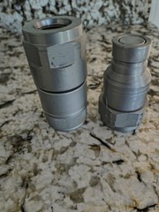 3/4 inch hp quick connect coupler set. – wrong size for bobcat- Never used