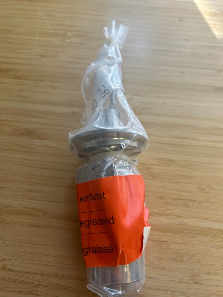 Liquiphant M FEL 52: 3 Wire PNP DC 10-55 V Compact