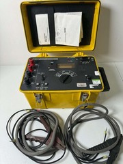 AEMC 5600 Micro-Ohmmeter 10A Digital Low Resistance Meter w/ Test Leads & Manual