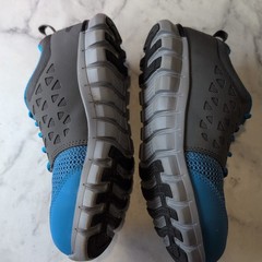 Reebok Women’s Size 8 Work Shoe Alloy Toe Rubber Bottom Blue And Gray