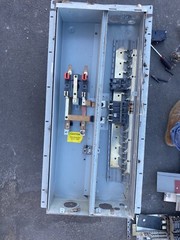 SIEMENS DEAD FRONT COVER 200A 120/240V 1 PH 20 SPC LONG 33 3/4 WIDE 6 1/2