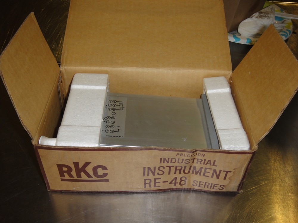 RKC DB-48B1C-M Series RE-48 Controller open box new pictured