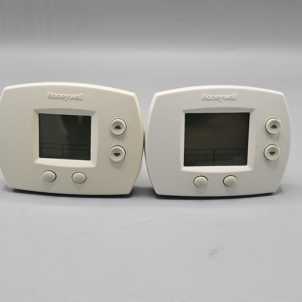 Honeywell LOT Of 2 TH5110D1006 TH5110D1022 Thermostats Non Program PARTS REPAIR