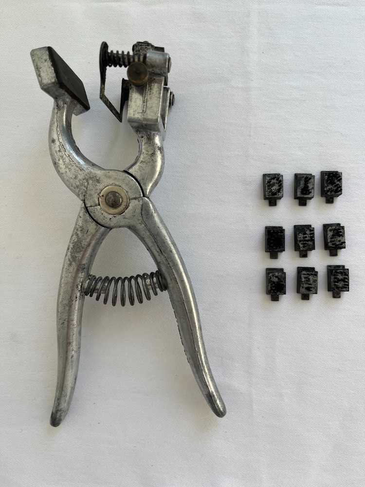 VINTAGE STONE MFG SUPPLY CO LIVESTOCK PIG TATTOO PLIERS + DIGITS KANSAS CITY MO