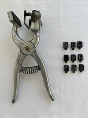 VINTAGE STONE MFG SUPPLY CO LIVESTOCK PIG TATTOO PLIERS + DIGITS KANSAS CITY MO