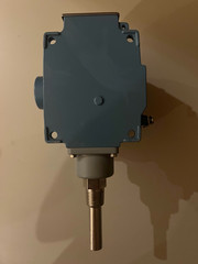 UNITED ELECTRIC CONTROLS COMPANY B121-121 EXPLOSION PROOF TEMPERATURE SWITCH
