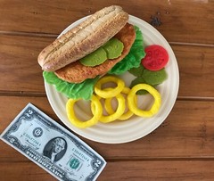 REALISTIC FAKE REPLICA PLAY FOOD PROP ● MTC RUBBER CHICKEN SANDWICH ONION RINGS