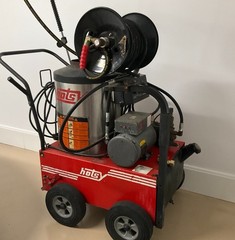 Hotsy 555SS 115V/Diesel 2.2GPM @ 1300PSI Hot Water Pressure Washer & Reel