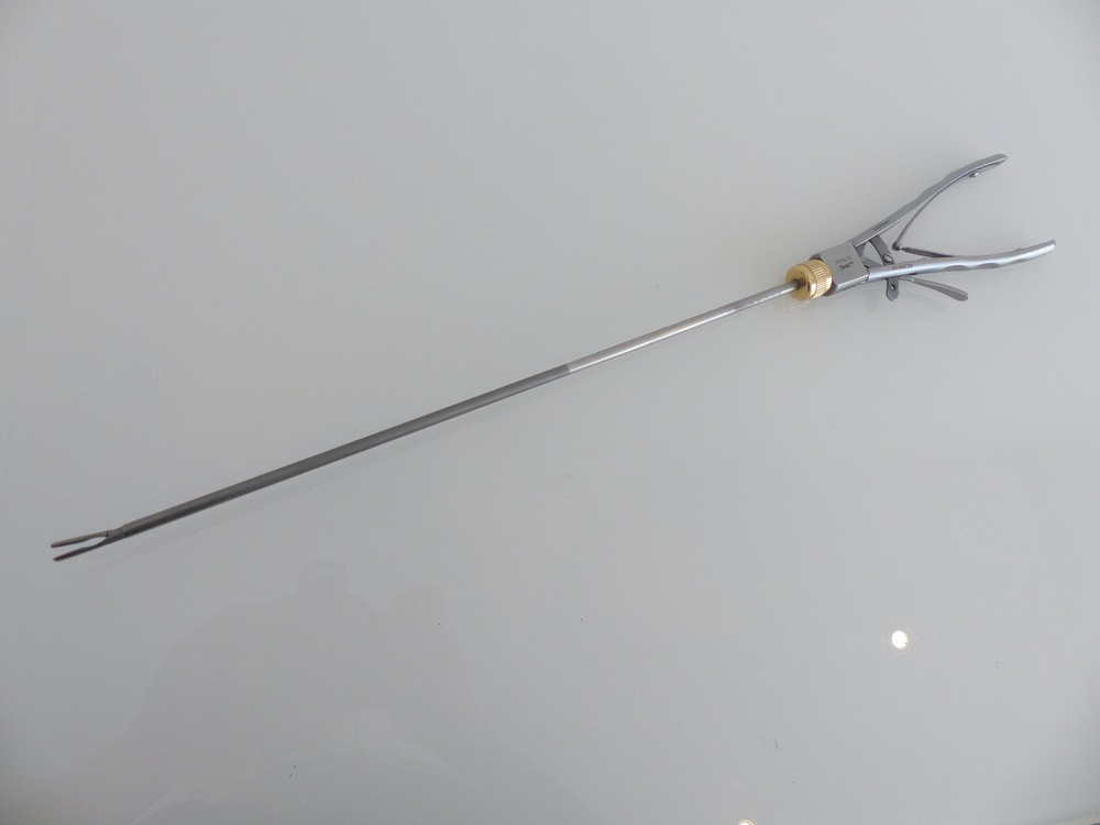 Bühler 85.405.29 ErgonoMIC Needle Holder Endoscopy Surgical Cutlery #M
