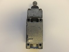 RB DENISON P/N: C4 JK2 LIMIT SWITCH HEAVY DUTY ROLLER PLUNGER