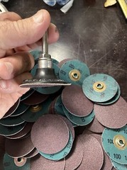 200 DISC LOT 3M Roloc Abrasive Sanding Die Grinder Discs 2″ 100 Grit w/ mandrel