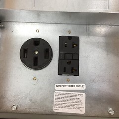 Eaton 125A Power Outlet Panel 1PH 3 Wire Surface Mount CHM1N7NS