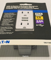 Eaton TR7765 Duplex Receptacle 15A / 125V W/ (2) 3.6A USB-A Charger, White – NEW