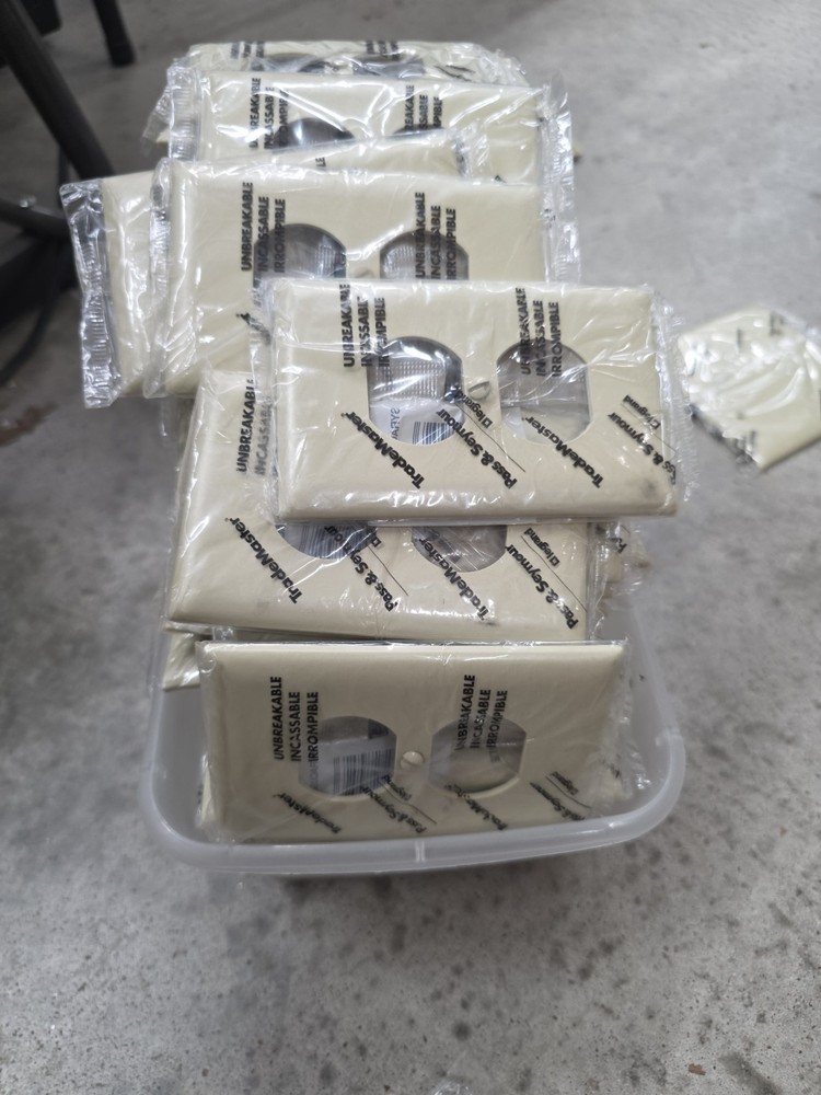 BOX OF 100 PASS & SEYMOUR LEGRAND TP8-I 1-GANG 1-DUPLEX IVORY WALL PLATE