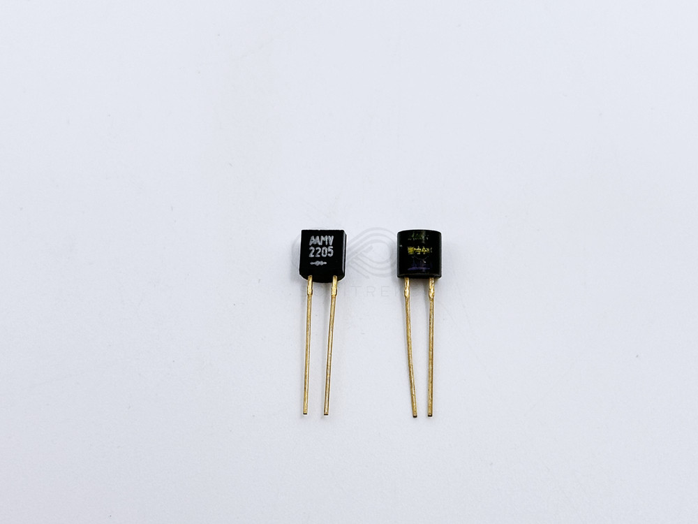 5PCS MV2205 Motorola Varactor Tuning Diode 25V 15pF TR 2.5 TO-92